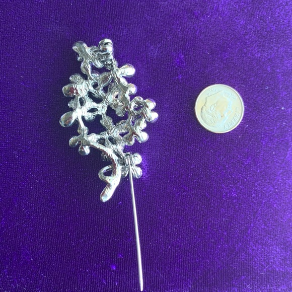 Floral Bouquet Brooch - Picture 4 of 8